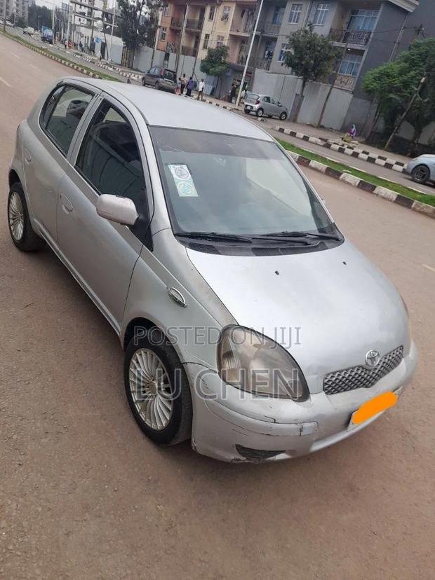 Toyota Vitz 2004 Silver