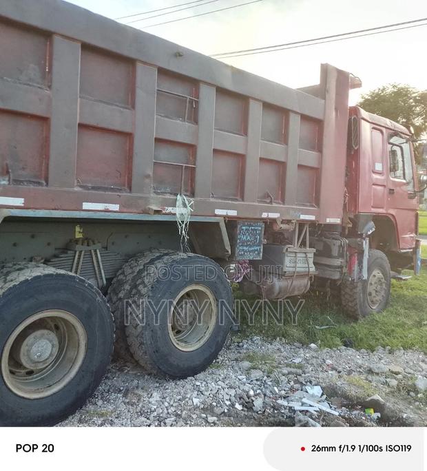 Sinotruk Howo 2012 Red