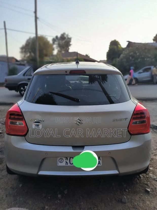 Suzuki Swift 2022 Silver