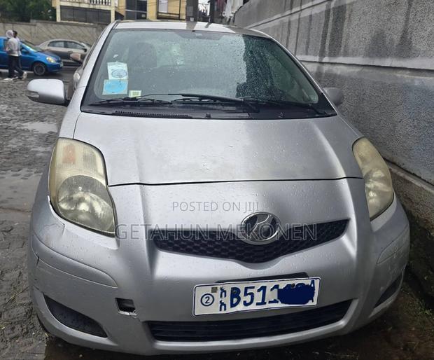 Toyota Yaris 2010 Silver