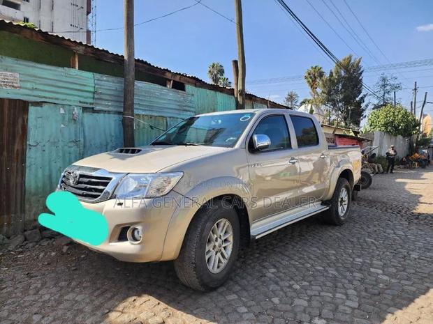 Toyota Hilux 2013