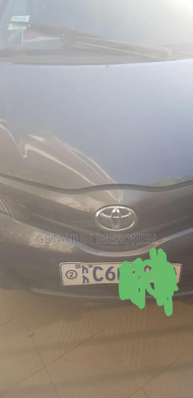 Toyota Yaris 2011 Gray