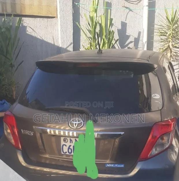 Toyota Yaris 2011 Gray