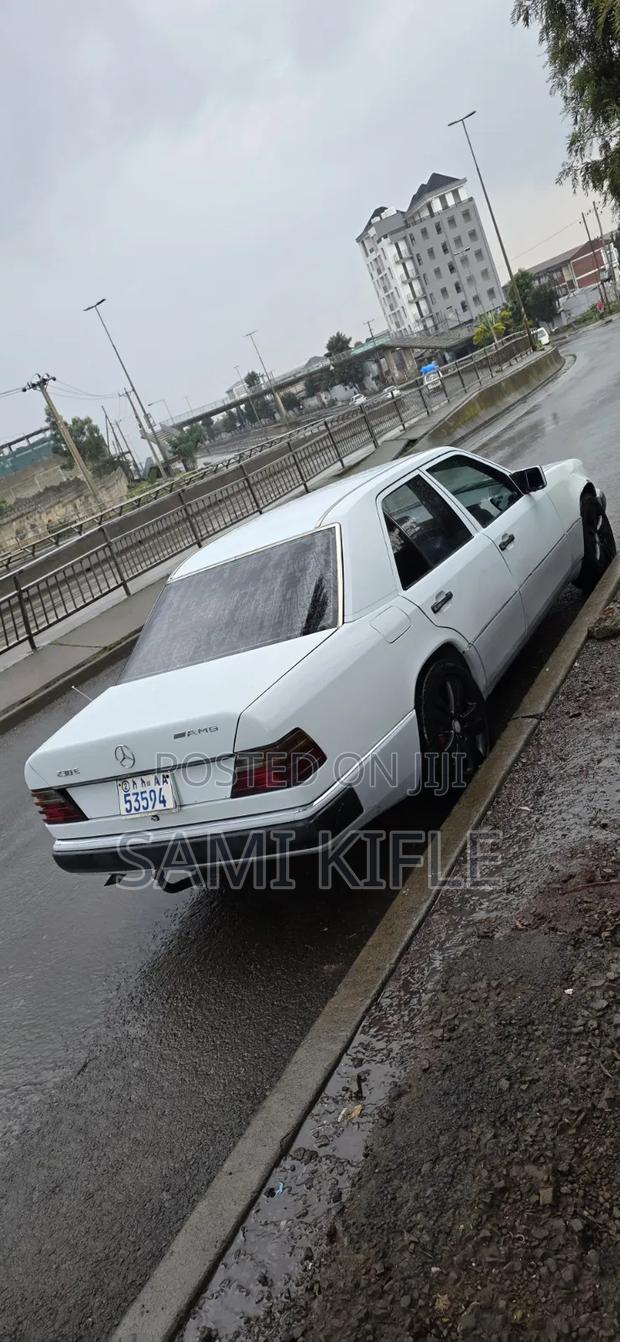 Mercedes-Benz E230 1992 White