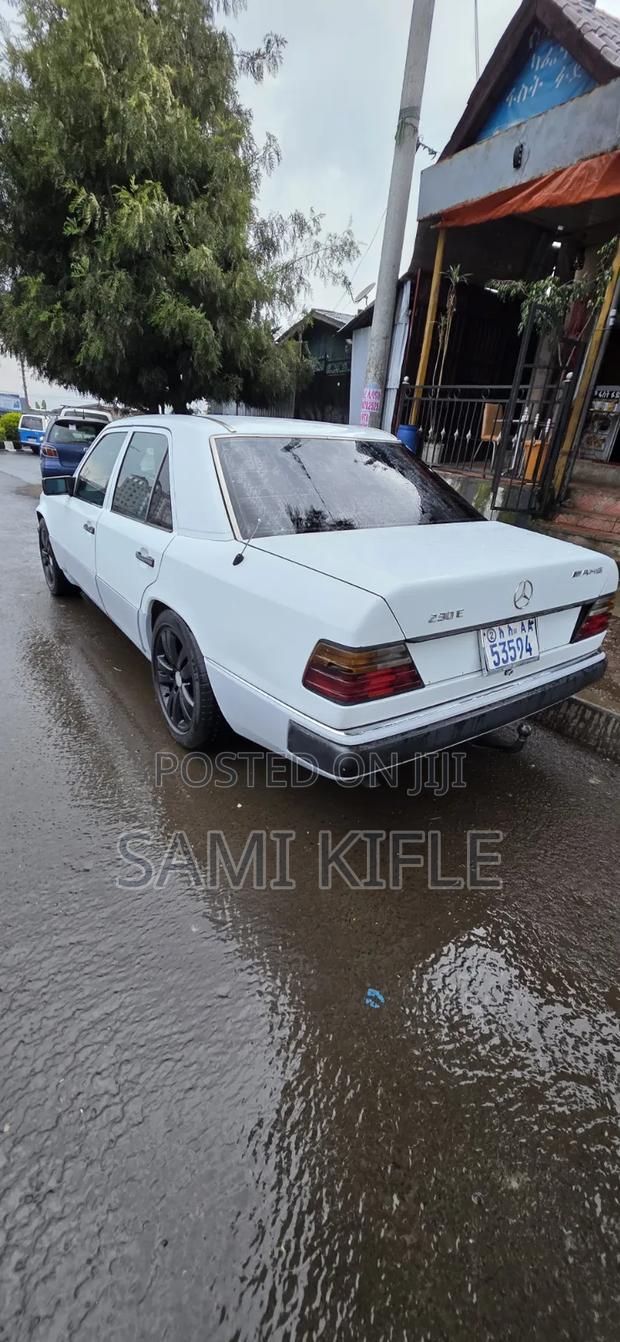 Mercedes-Benz E230 1992 White