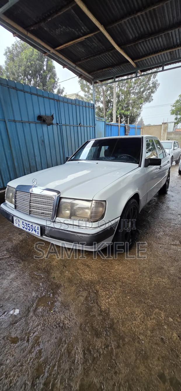 Mercedes-Benz E230 1992 White