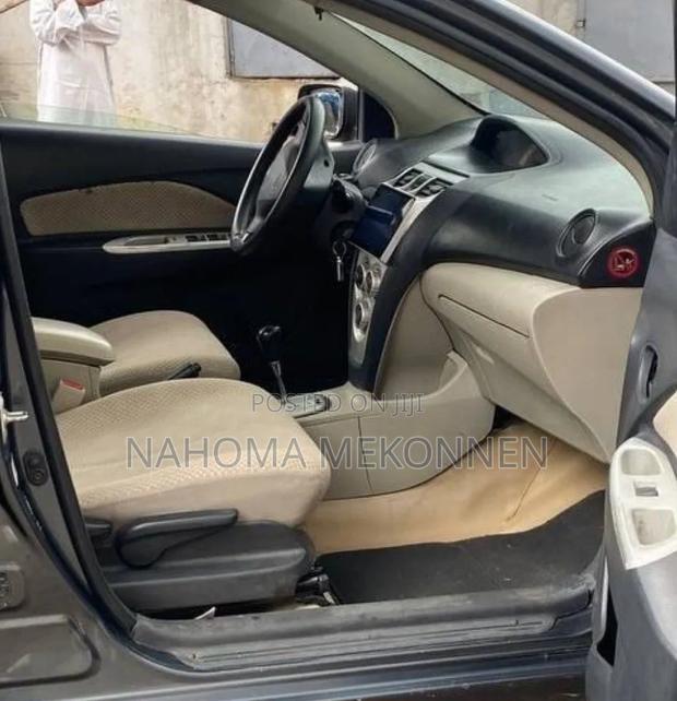 Toyota Belta 2007 Blue