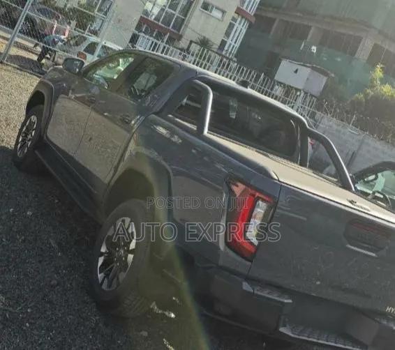New Toyota Hilux 2026 Gray