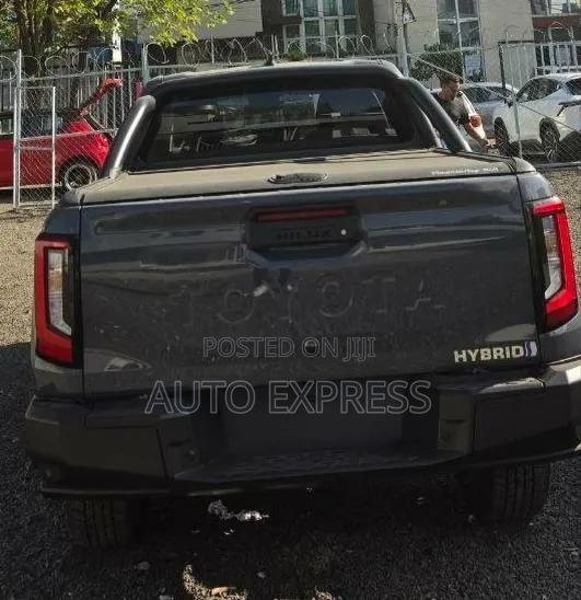 New Toyota Hilux 2026 Gray