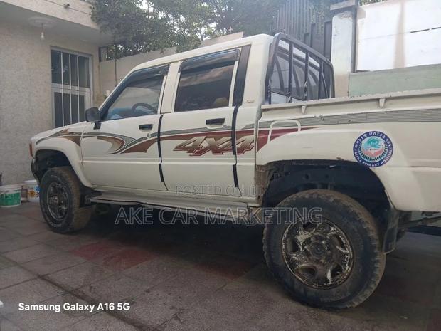 Toyota Hilux 1995 White