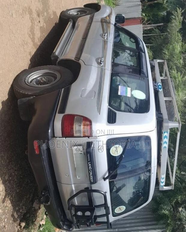 Toyota Land Cruiser 2005 Silver