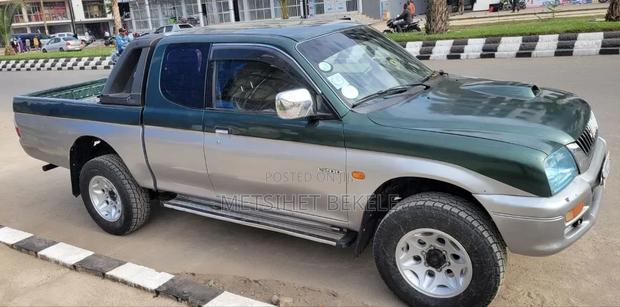 Mitsubishi L200 2000 Silver