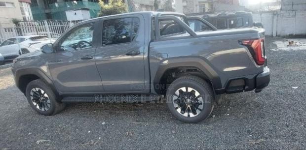 New Toyota Hilux 2026 Gray