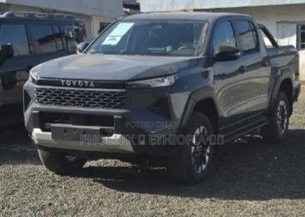 New Toyota Hilux 2026 Gray