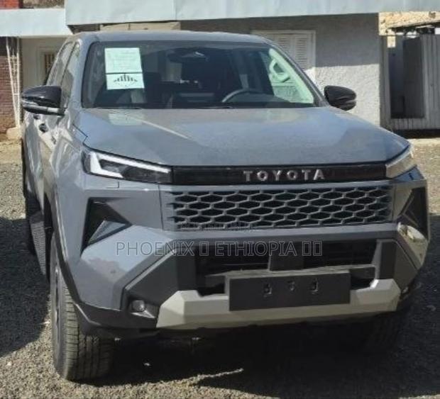 New Toyota Hilux 2026 Gray