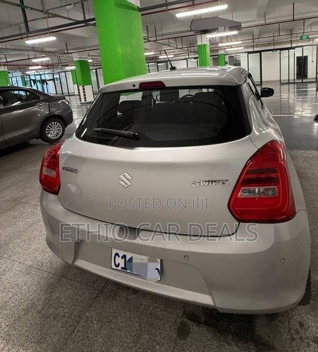 Suzuki Swift 2022 Silver
