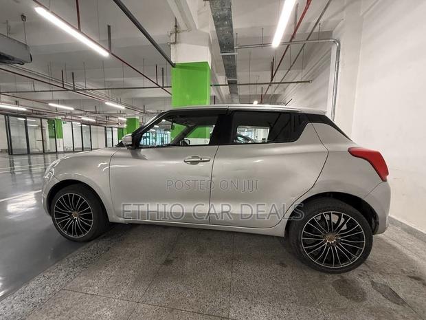 Suzuki Swift 2022 Silver
