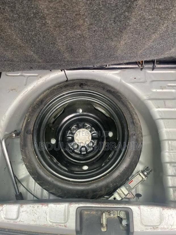 Toyota Vitz 2001 Silver