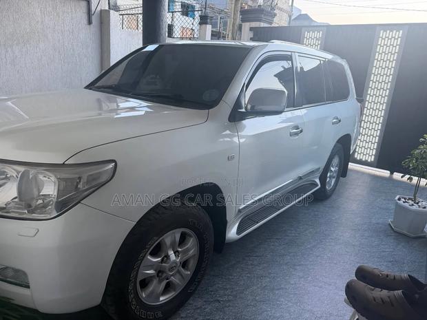 Toyota Land Cruiser 2010 White