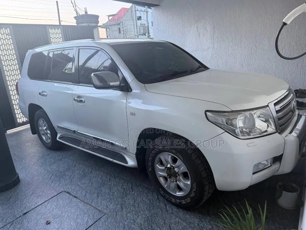 Toyota Land Cruiser 2010 White