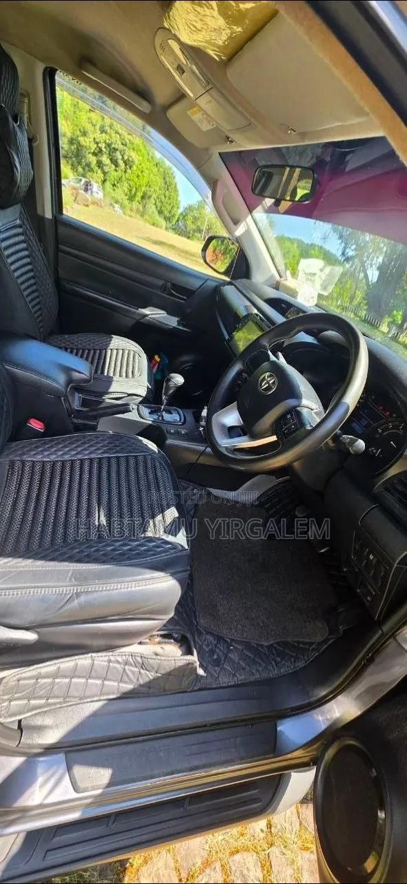 Toyota Hilux 2018 Gray
