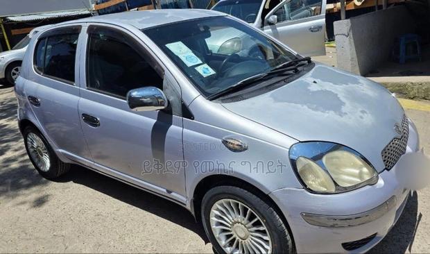 Toyota Vitz 2004 Silver