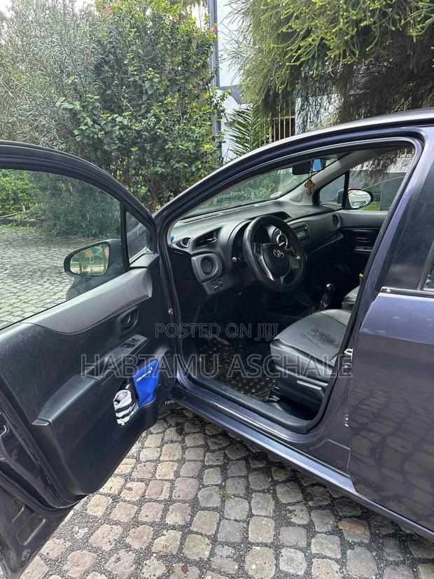 Toyota Yaris 2012 Blue