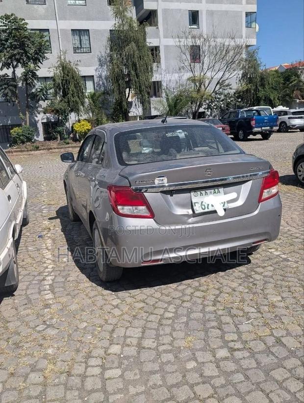 Suzuki Dzire 2022 Silver