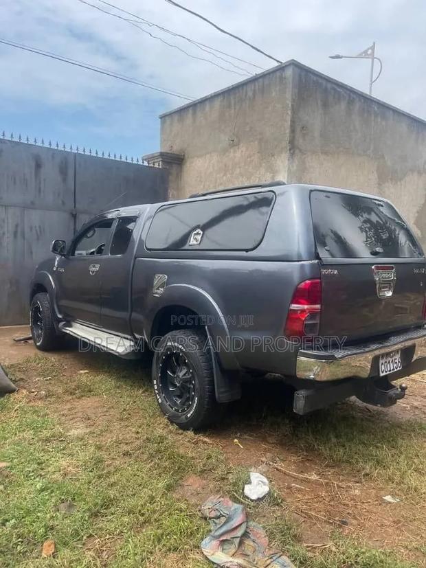 Toyota Hilux 2.5 D-4D 4X4 SRX 2010 Black