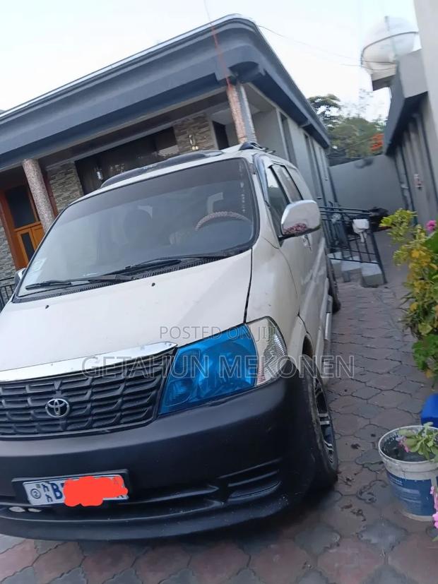 Car 2010 White