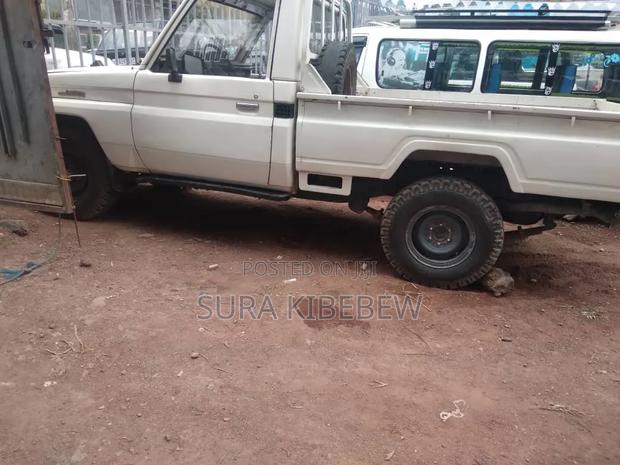 Toyota Land Cruiser 90 1997 White