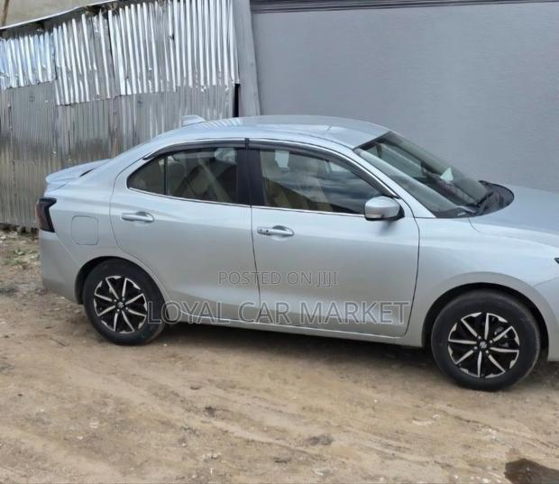 Suzuki Dzire 2025 Silver