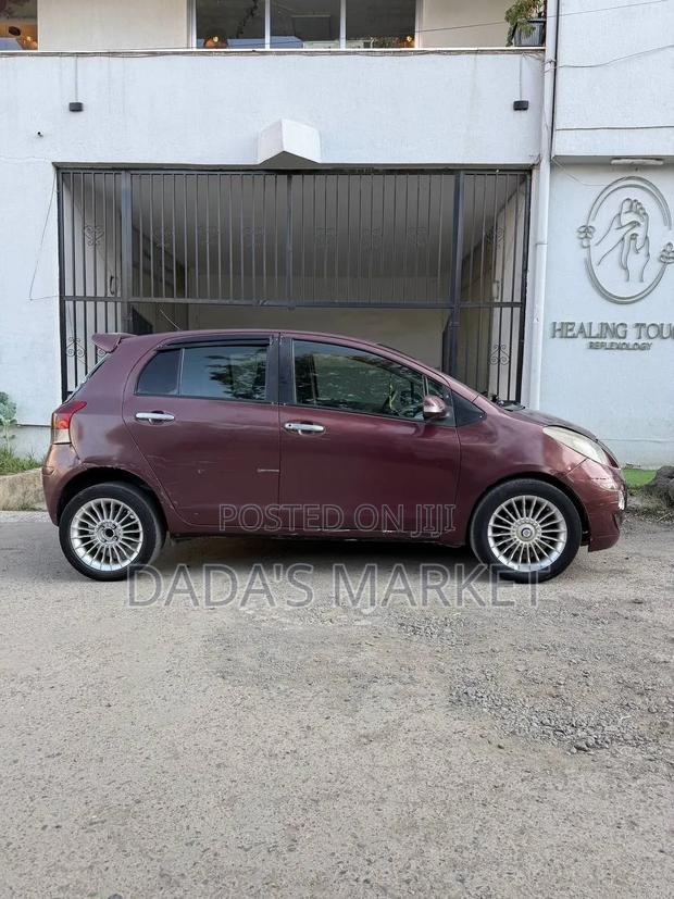 Toyota Yaris 2010 Burgundy