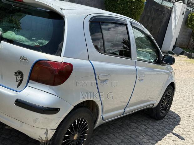 Toyota Vitz 2004 Silver