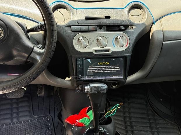 Toyota Vitz 2004 Silver
