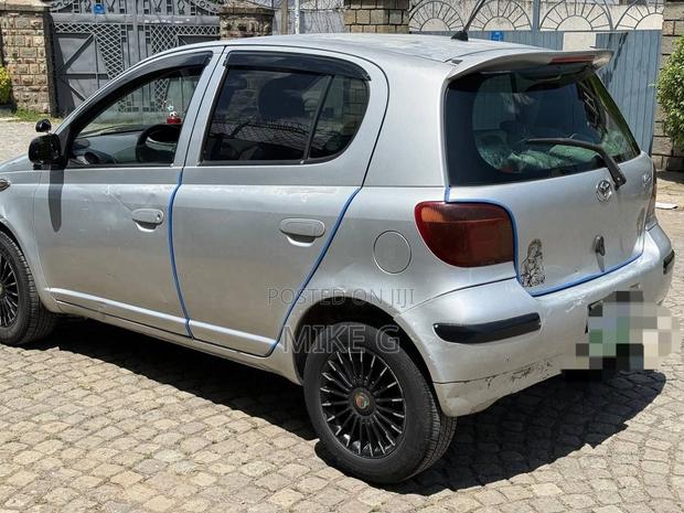 Toyota Vitz 2004 Silver