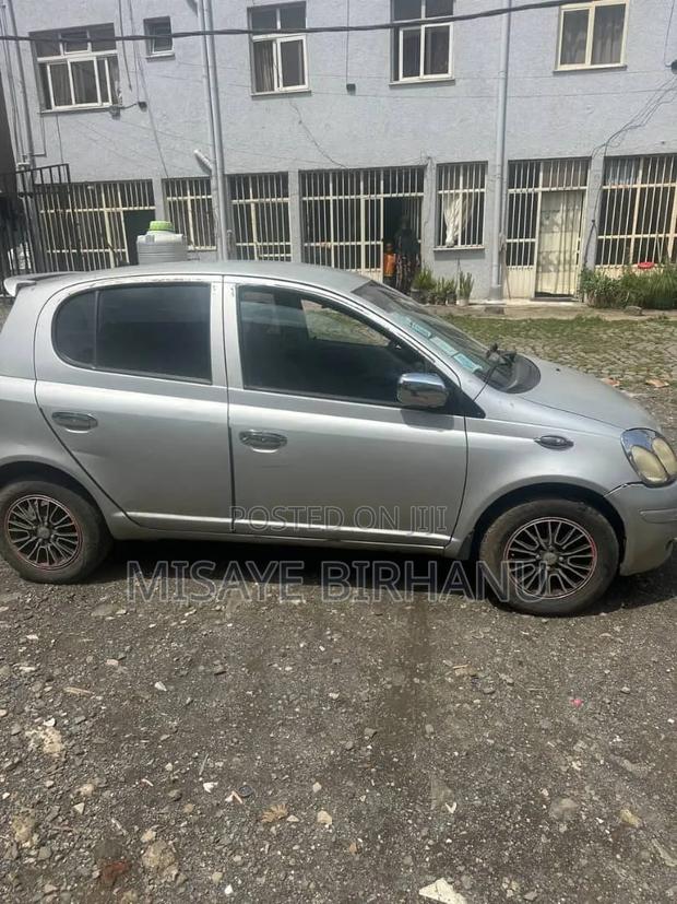 Toyota Vitz 2004 Silver