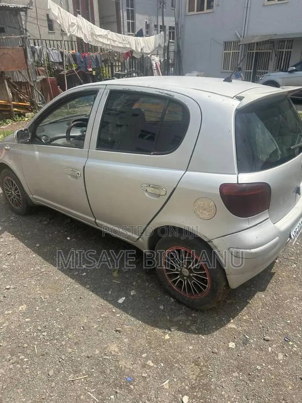 Toyota Vitz 2004 Silver