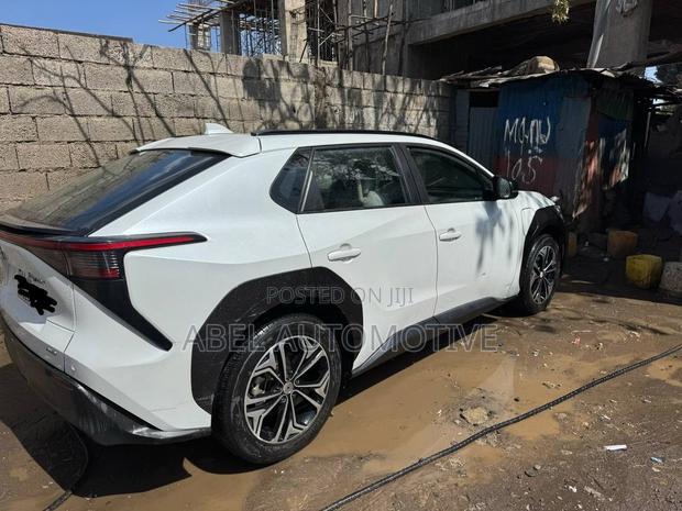 Toyota bZ4X 71.4 kWh FWD 2022 White