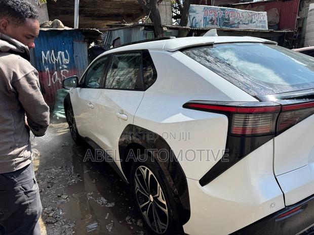 Toyota bZ4X 71.4 kWh FWD 2022 White