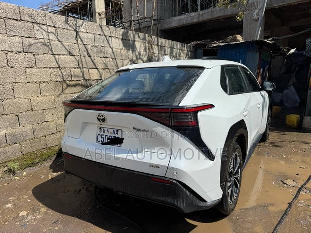 Toyota bZ4X 71.4 kWh FWD 2022 White