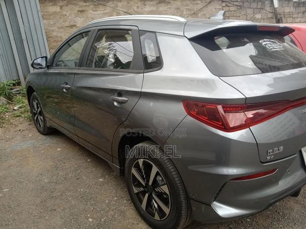 BYD E2 43 kWh 94 hp FWD 2025 Gray