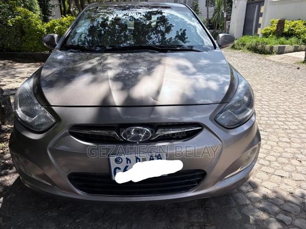 Hyundai Accent 2012 Silver