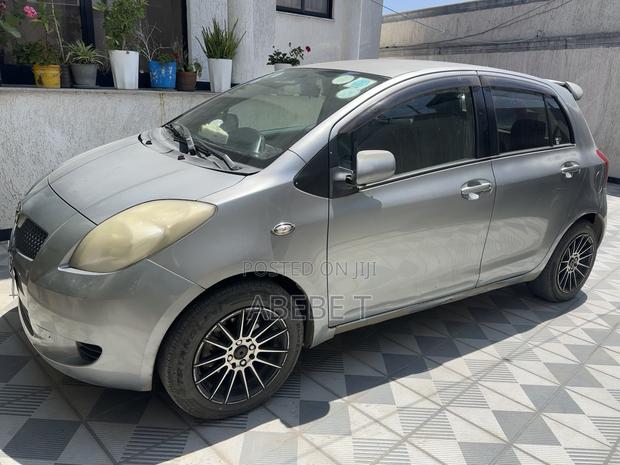 Toyota Yaris 1.0 VVT-i 2007 Gray