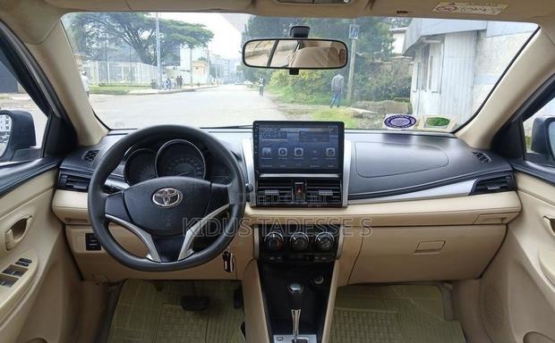 Toyota Yaris 2015 Silver