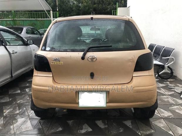 Toyota Vitz 2004 Yellow