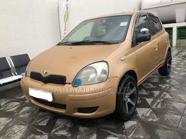 Toyota Vitz 2004 Yellow