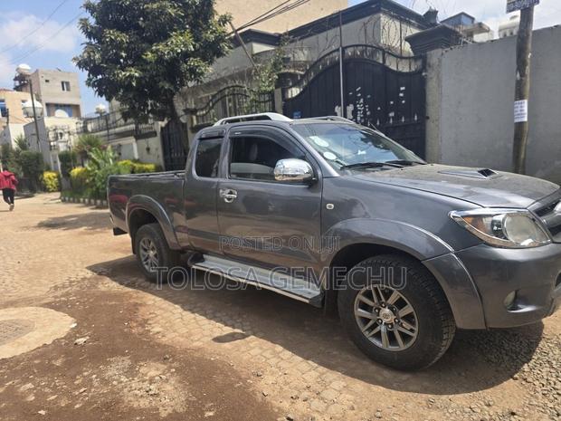 Toyota Hilux 2007 Gray