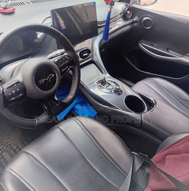 BYD E2 43 kWh 94 hp FWD 2025 Silver