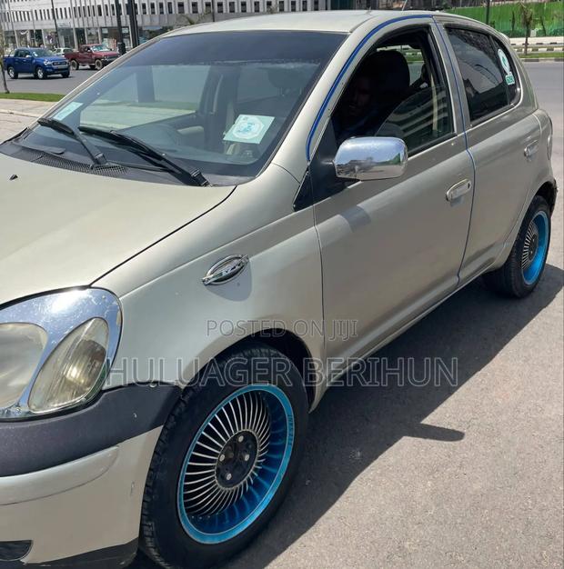 Toyota Vitz 2004 Silver